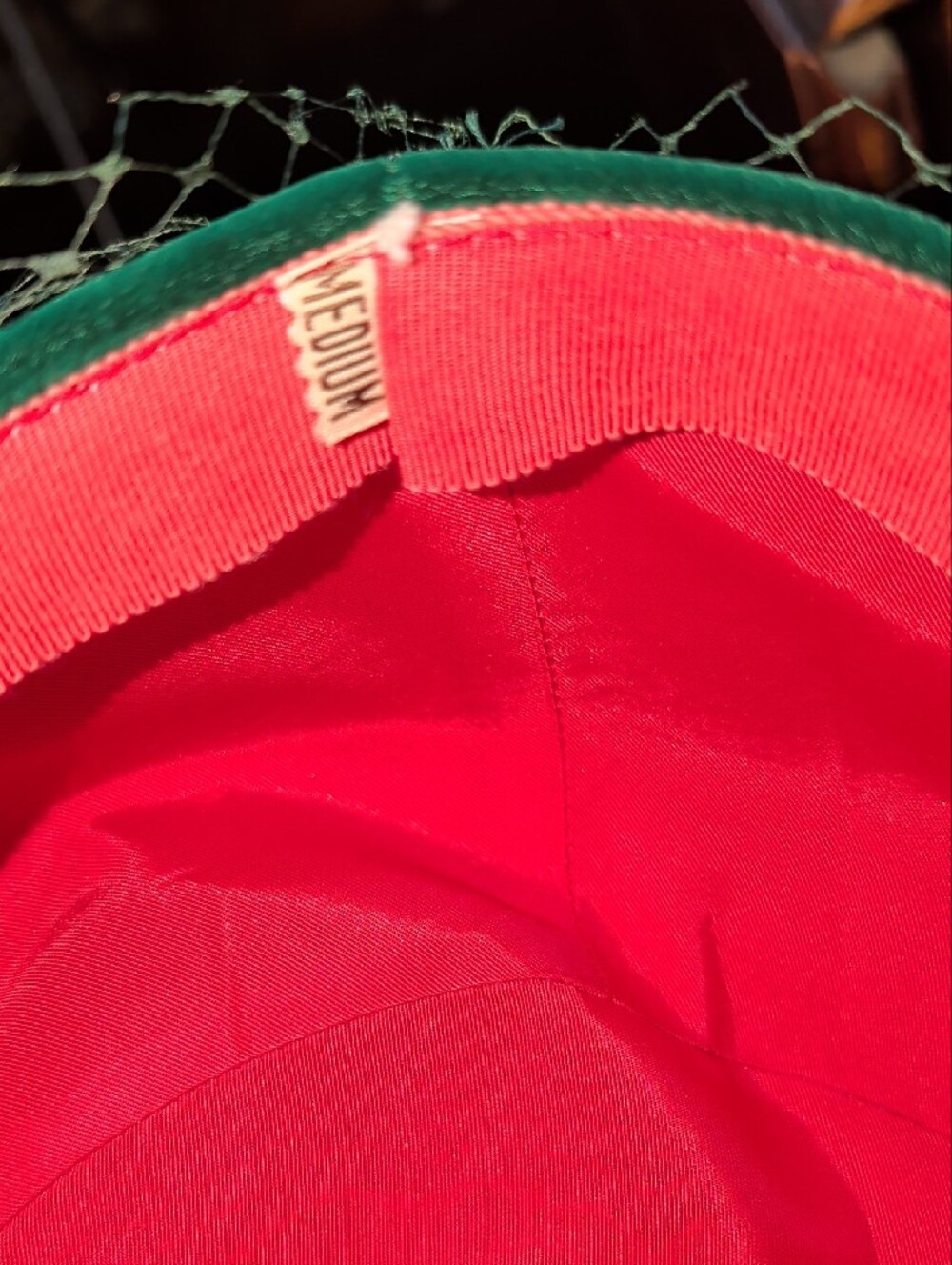 Mid Century Union Made Vintage Green Velvet Veiled Pillbox Hat - Picture 8 of 10